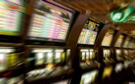 Live Dealer Baccarat နှင့် Roulette ဂိမ်းများ